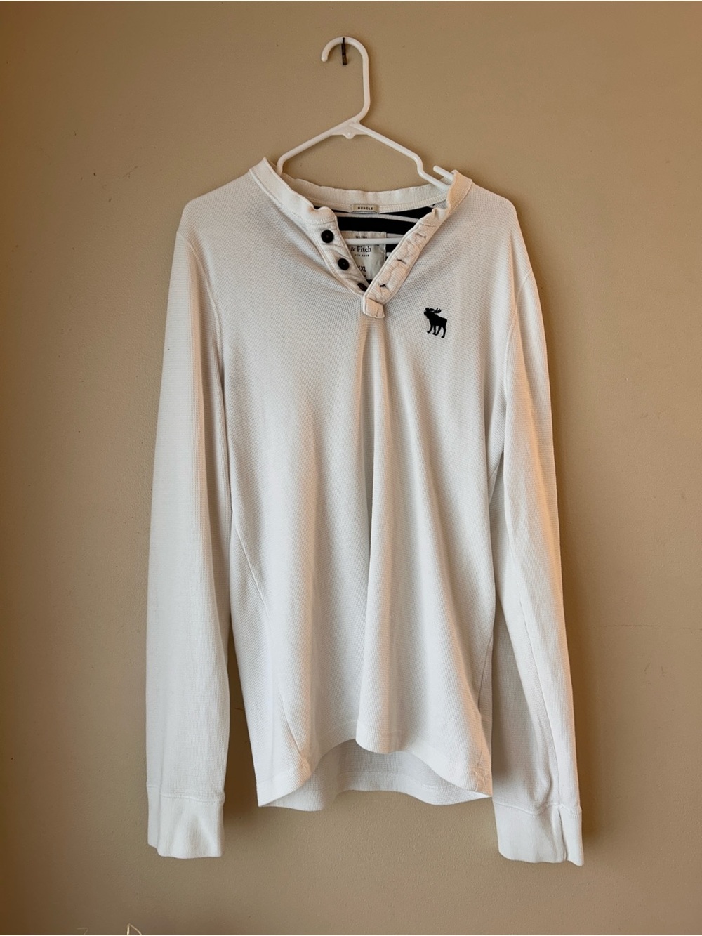 Abercrombie & Fitch White Waffle Henley  Muscle fit